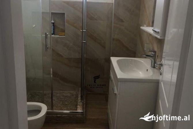 Shtepi ne shitje Apartament ne Tirane, 1+1, Mobilimi E mobiluar, Pagesa 145,000  Euro.
