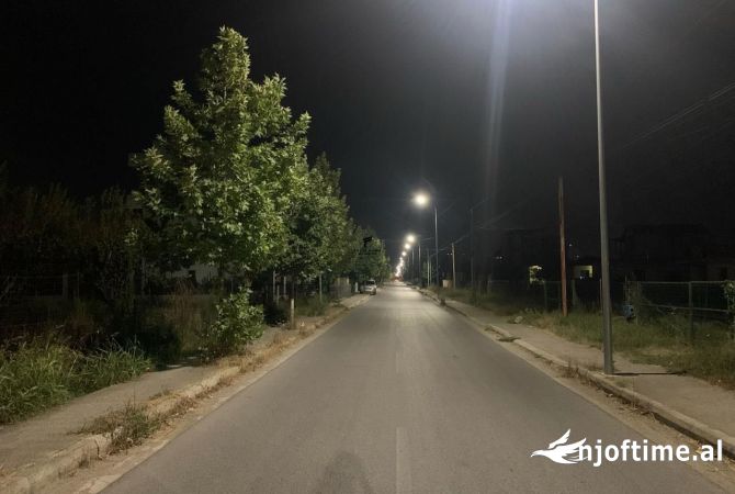 Truall ose Toke  ne Tirane - 660,000 Euro