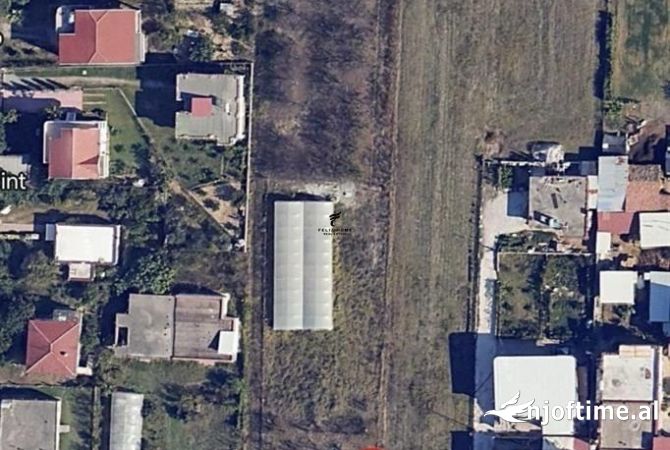 Truall ose Toke  ne Tirane - 660,000 Euro