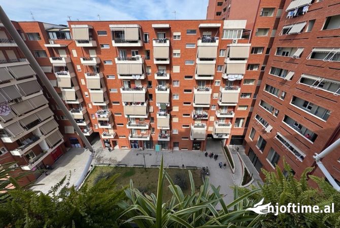 Ambiente Commerciale in Affitto 3+1 a Tirana - 600 Euro