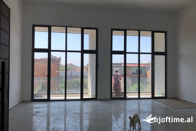 Ambient biznesi me qera 1+1 ne Tirane - 600 Euro