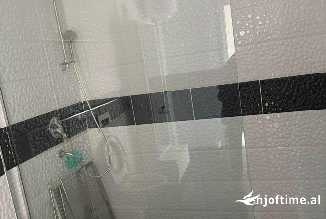 Shtepi ne shitje Apartament ne Tirane, 2+1, Mobilimi Pjeserisht e mobiluar, Pagesa 244,800  Euro.