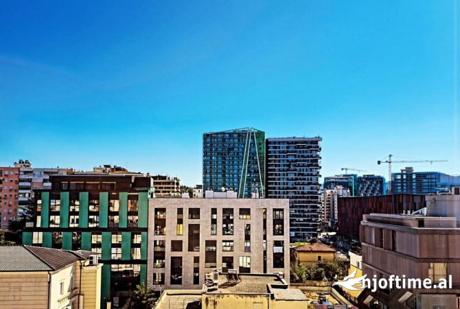 Ambiente Commerciale in Affitto 3+1 a Tirana - 1,700 Euro
