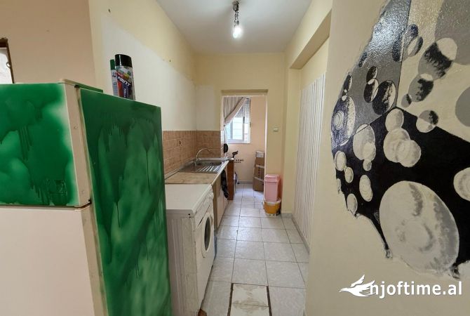Shtepi ne shitje Apartament ne Tirane, 2+1, Mobilimi Pjeserisht e mobiluar, Pagesa 140,000  Euro.