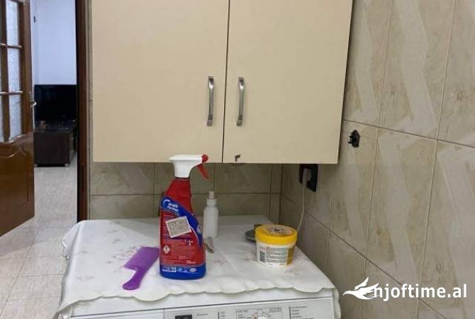 Shtepi me qera Apartament ne Tirane, 2+1, Mobilimi E mobiluar, Pagesa 500  Euro.