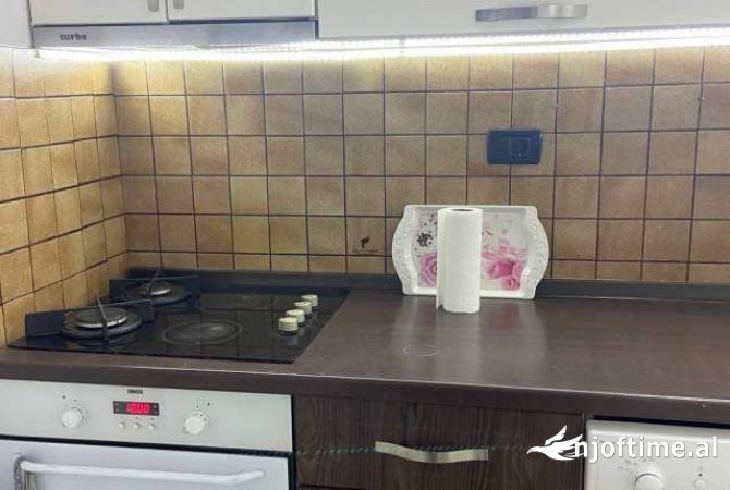 Shtepi me qera Apartament ne Tirane, 2+1, Mobilimi E mobiluar, Pagesa 500  Euro.