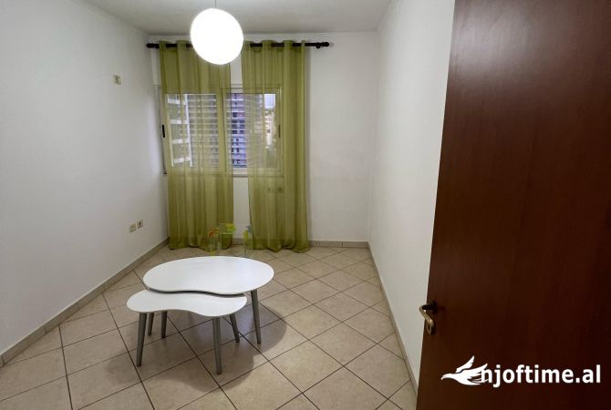 Shtepi me qera Apartament ne Tirane, 2+1, Mobilimi E mobiluar, Pagesa 680  Euro.