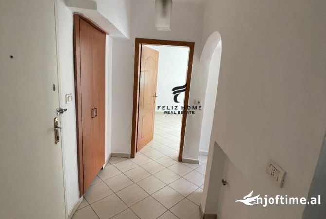 Shtepi ne shitje Apartament ne Tirane, 1+1, Mobilimi Bosh, pa mobiluar, Pagesa 98,000  Euro.