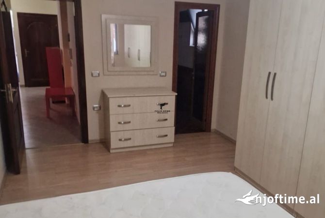 Shtepi me qera Apartament ne Tirane, 3+1, Mobilimi E mobiluar, Pagesa 500  Euro.