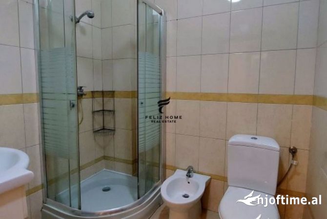 Shtepi ne shitje Apartament ne Tirane, 2+1, Mobilimi E mobiluar, Pagesa 149,000  Euro.