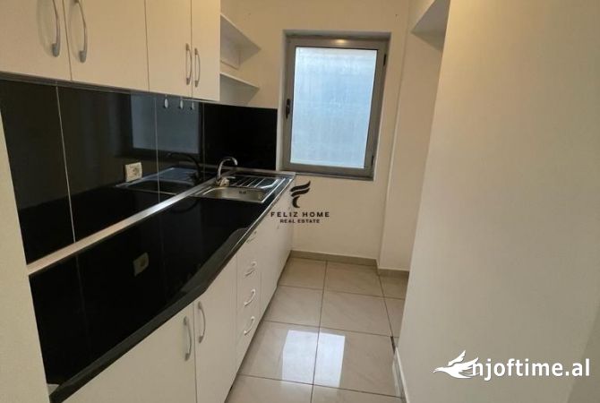 Ambient biznesi me qera 3+1 ne Tirane - 800 Euro