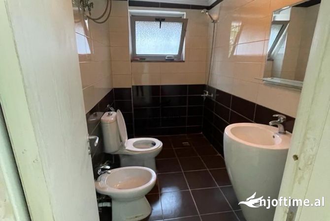 Ambient biznesi me qera 3+1 ne Tirane - 800 Euro