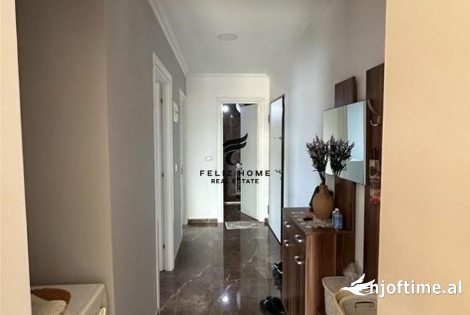 Shtepi ne shitje Apartament ne Tirane, 2+1, Mobilimi E mobiluar, Pagesa 150,000  Euro.