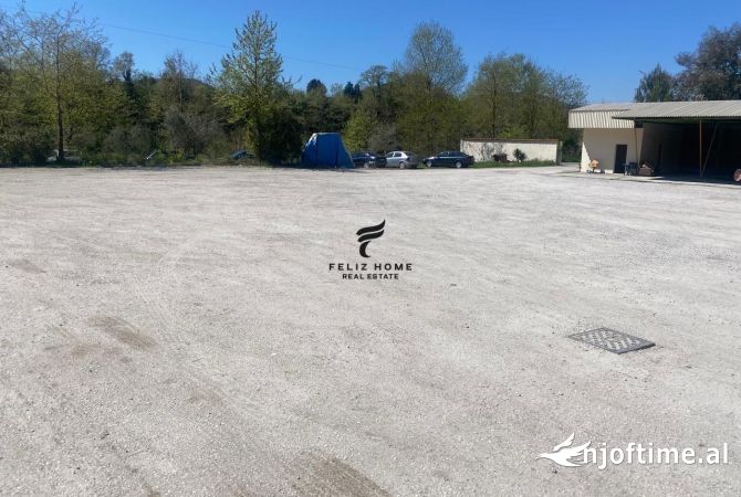 Truall ose Toke  ne Tirane - 10,000 Euro