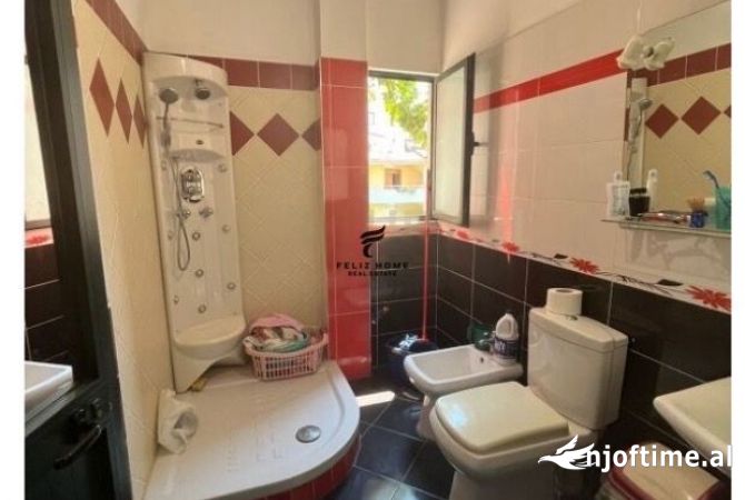 Shtepi ne shitje Shtepi Private ne Tirane, 2+1, Mobilimi E mobiluar, Pagesa 350,000  Euro.