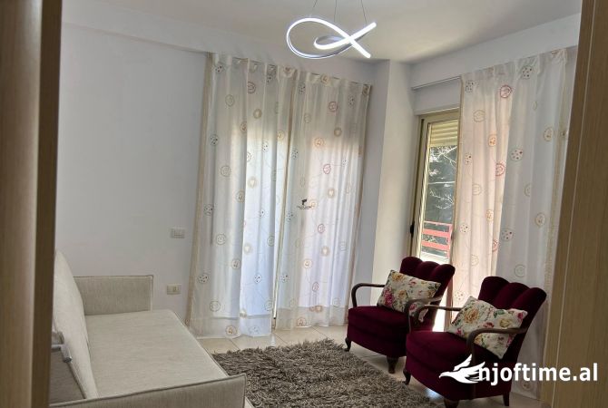 Shtepi me qera 2+1 ne Tirane - 630 Euro