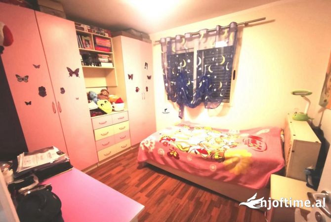 Shtepi ne shitje Apartament ne Tirane, 2+1, Mobilimi E mobiluar, Pagesa 221,900  Euro.