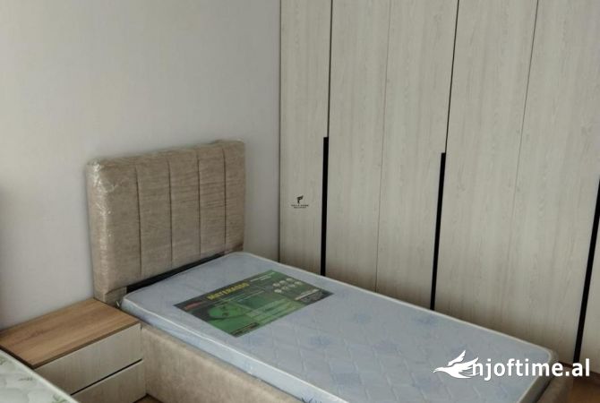 Shtepi me qera Apartament ne Tirane, 2+1, Mobilimi E mobiluar, Pagesa 700  Euro.