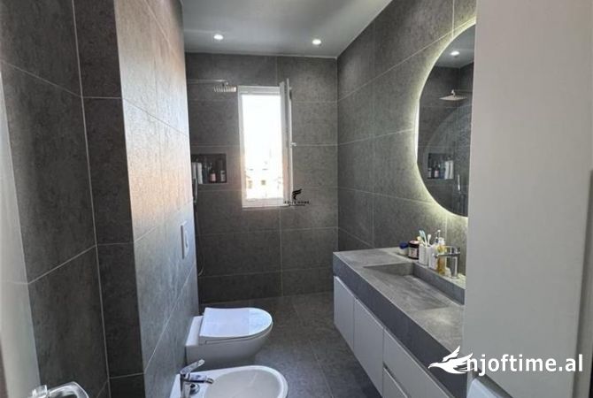 Shtepi ne shitje Apartament ne Tirane, 1+1, Mobilimi E mobiluar, Pagesa 135,000  Euro.
