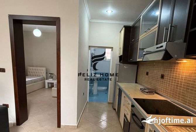 Shtepi me qera Vila Luksoze ne Tirane, 4+1, Mobilimi E mobiluar, Pagesa 600  Euro.