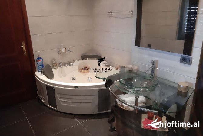 Shtepi me qera Apartament ne Tirane, 3+1, Mobilimi E mobiluar, Pagesa 90,000  Leke.