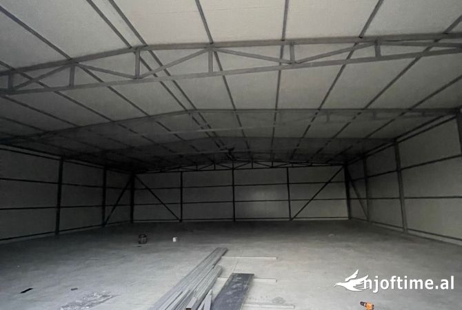 Ambient biznesi me qera 4+1 ne Tirane - 1,500 Euro