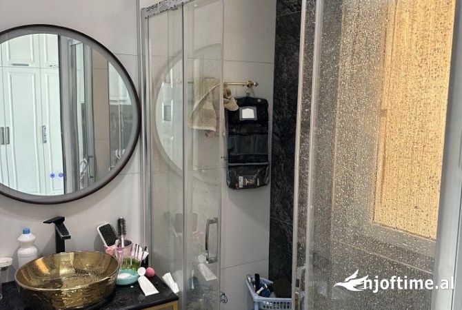 Shtepi ne shitje Apartament ne Tirane, 3+1, Mobilimi E mobiluar, Pagesa 465,000  Euro.