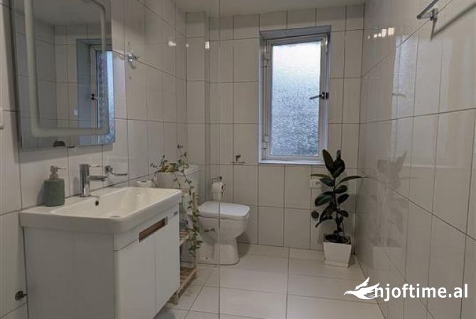 Shtepi me qera Apartament ne Tirane, 1+1, Mobilimi E mobiluar, Pagesa 600  Euro.