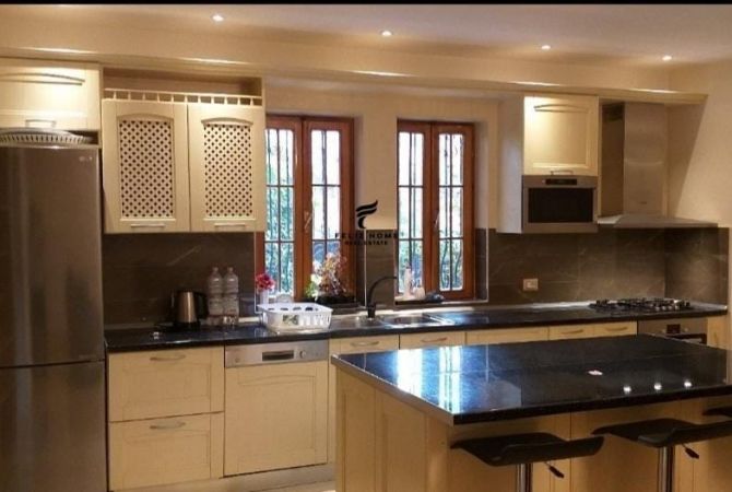 Shtepi ne shitje 7+1 ne Tirane - 900,000 Euro