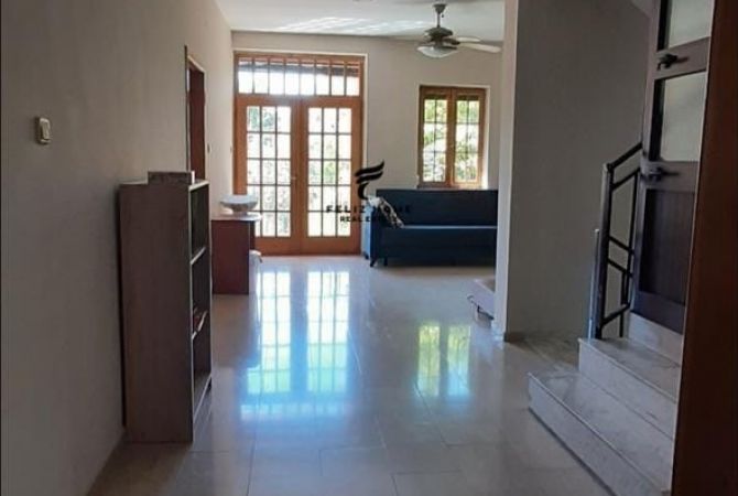 Shtepi ne shitje Vila Luksoze ne Tirane, 7+1, Mobilimi E mobiluar, Pagesa 900,000  Euro.