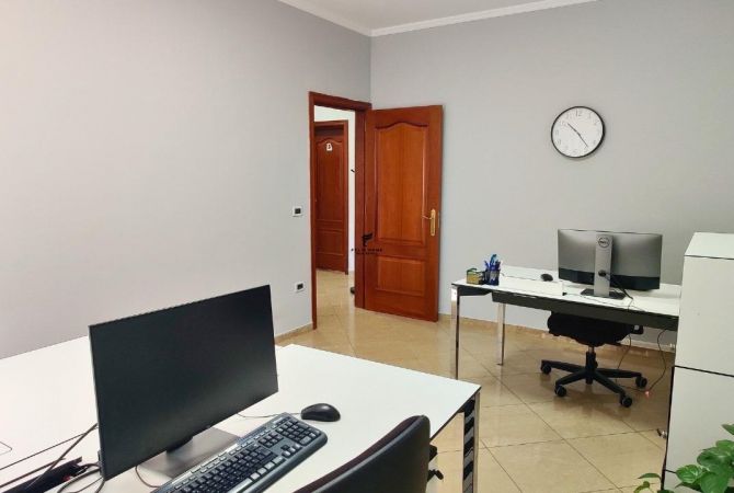 Ambient biznesi me qera 3+1 ne Tirane - 1,100 Euro