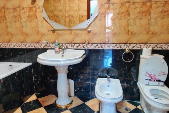 ZYRE ME QERA 140 M2 RRUGA E ELBASANIT 1.100 EURO