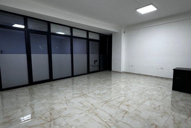Ambjent biznesi me qera 3+1 ne Tirane - 2,500 Euro