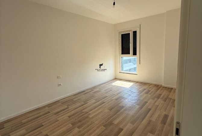 Ambiente Commerciale in Affitto 3+1 a Tirana - 450 Euro
