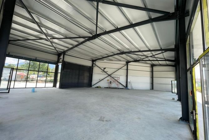 KAPANON ME QERA 400 M2 ZALL-HERR 2.000 EURO