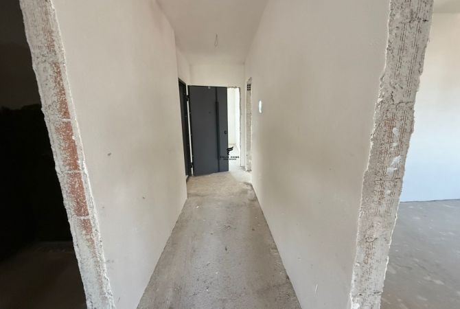 Shtepi ne shitje Apartament ne Tirane, 3+1, Mobilimi Bosh, pa mobiluar, Pagesa 365,000  Euro.