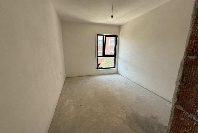 Shtepi ne shitje Apartament ne Tirane, 2+1, Mobilimi Bosh, pa mobiluar, Pagesa 330,000  Euro.