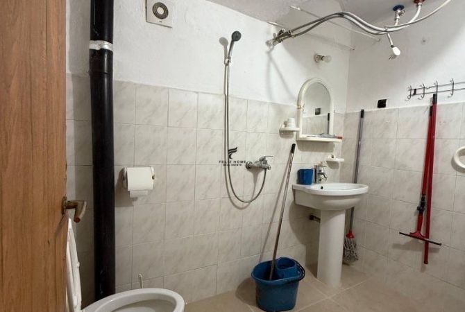Shtepi me qera Apartament ne Tirane, 3+1, Mobilimi E mobiluar, Pagesa 600  Euro.