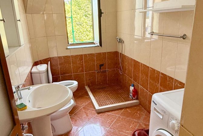 Shtepi ne shitje Apartament ne Tirane, 2+1, Mobilimi E mobiluar, Pagesa 119,000  Euro.