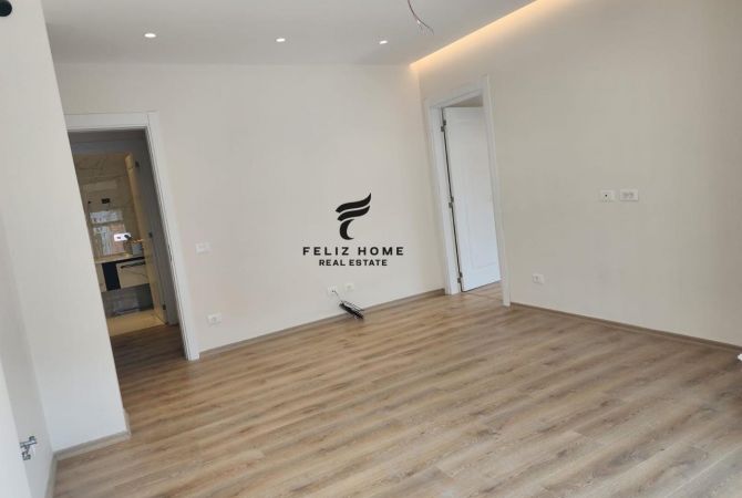 Ambiente Commerciale in Affitto 3+1 a Tirana - 500 Euro