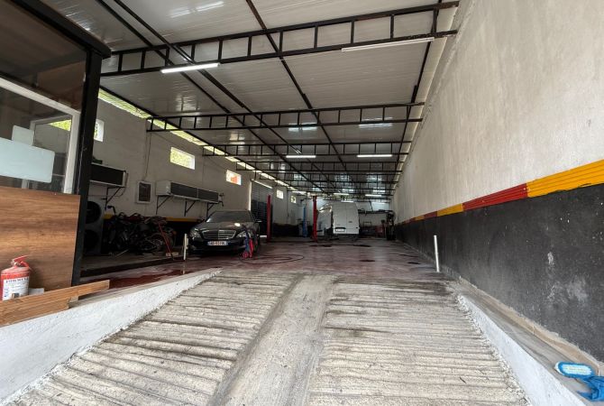 Ambient biznesi me qera 4+1 ne Tirane - 1,000 Euro