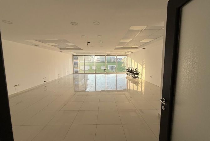 Ambient biznesi me qera 3+1 ne Tirane - 3,200 Euro