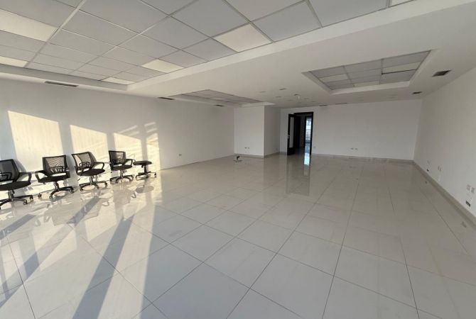 Ambient biznesi me qera 3+1 ne Tirane - 3,200 Euro