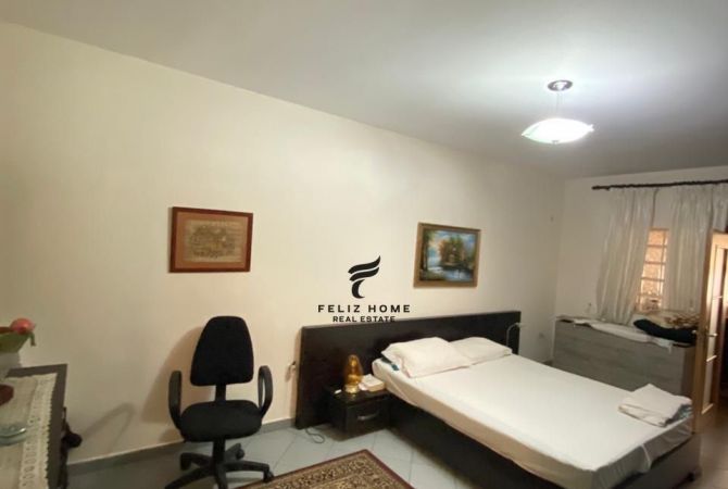 Shtepi ne shitje Apartament ne Tirane, 2+1, Mobilimi E mobiluar, Pagesa 250,000  Euro.