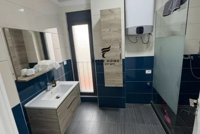 Ambjent biznesi me qera 3+1 ne Tirane - 900 Euro