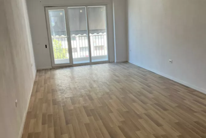 Ambient biznesi me qera 3+1 ne Tirane - 600 Euro
