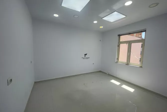 ZYRE ME QERA 75 M2 RRUGA ABDYL FRASHERI 700 EURO