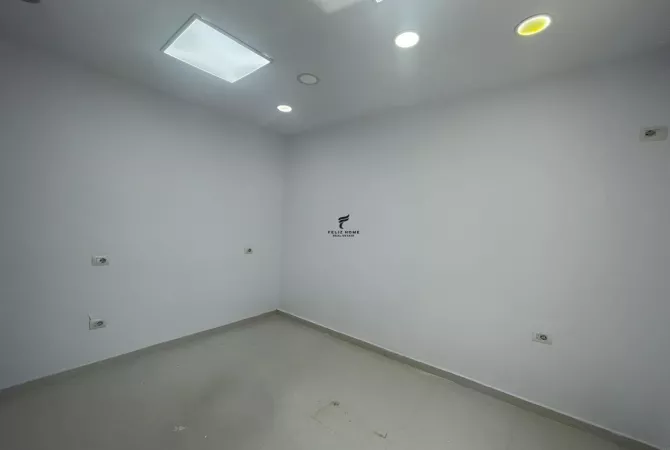 ZYRE ME QERA 75 M2 RRUGA ABDYL FRASHERI 700 EURO