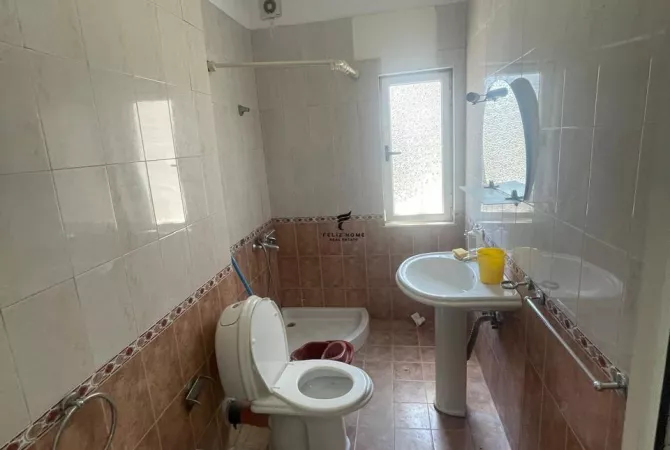 ZYRE ME QERA 75 M2 RRUGA ABDYL FRASHERI 700 EURO