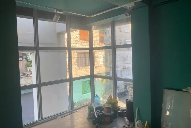 ZYRE ME QERA 85 M2 BULEVARDI BAJRAM CURRI 1000 EURO